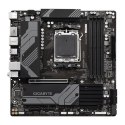 Gigabyte | B650M DS3H 1.0 M/B | Rodzina procesorów AMD | Gniazdo procesora AM5 | DDR5 DIMM | Gniazda pamięci 4 | Obsługiwane int